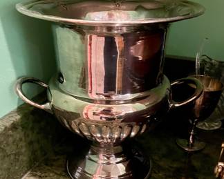 Very nice champaign bucket