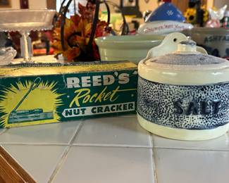 Vintage Kitchen Items in New Condition