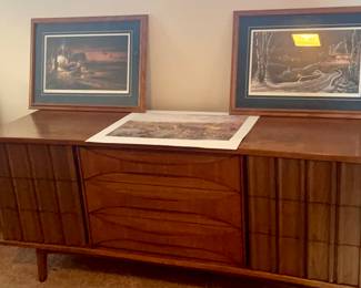 United Furniture 9 Drawer Dresser