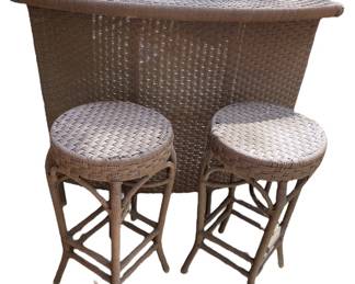 Woven Outdoor Bar WTwo Stools 
