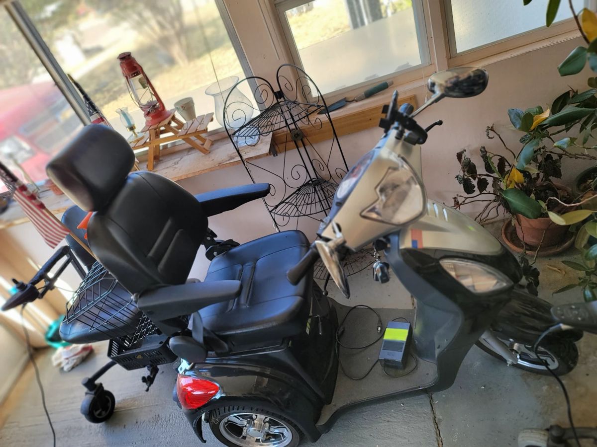 EWheels Long Range/High Speed Scooter