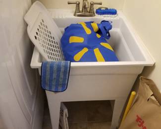 Laundry sink