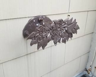 Cast aluminum hose holder