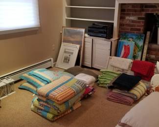 Bedding, towels & pillows