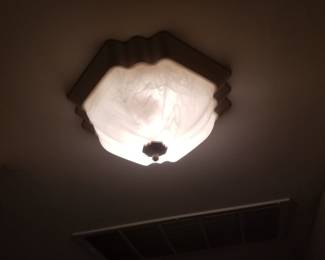 Ceiling light fixture