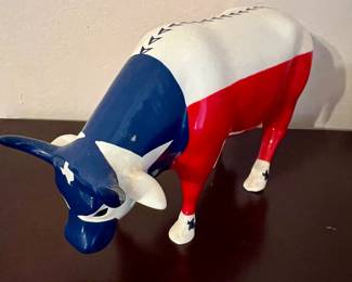 Cow Parade "Mooooving Flag of Texas" figurine