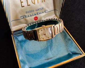 Vintage Elgin DeLuxe watch in original box