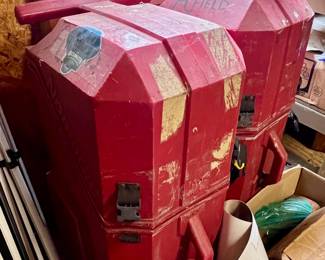 Nomadic display pop-up trade show display cases