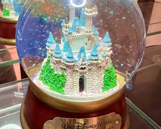 Walt Disney World musical snowglobe