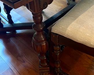 Vintage dining table with 6 chairs