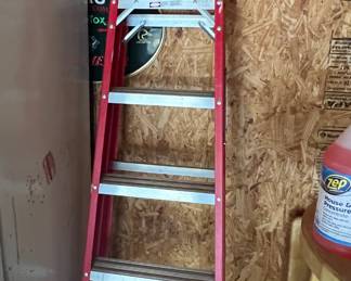 Aluminum ladder