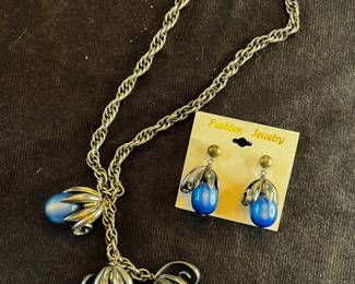 Necklace and earring set