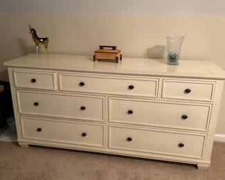 the box in the picture is not for sale