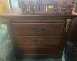 BEDSIDE 3DRAWER TABLE