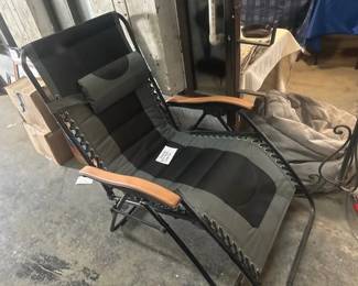 LOUNGE CHAIR