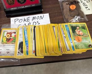 LOT OF POKEMON CARDS