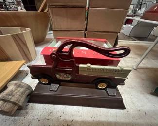 CHESTNUT CREEK NUTCRACKER FITZ  FLOYD S  P SHAKERS