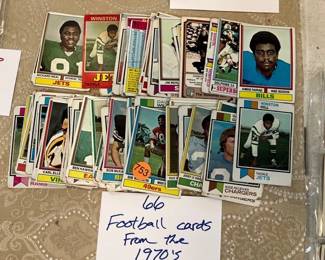 66 FOOTBALL CARDS FROM THE 1970S