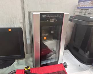 FRIGIDARE PORTABLE COOLER