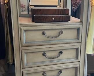 Vintage Hollywood Regency lighted top six-drawer lingerie chest.