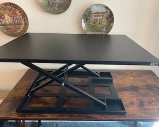 Defy adjustable standing desk (black).
