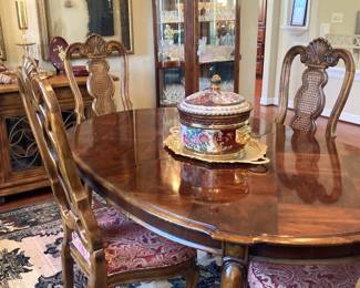 Dining table (has leaves and 6 chairs