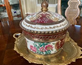 Lovely porcelain lidded box