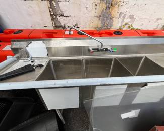 Stainless steel sink