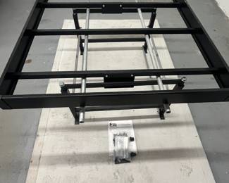 sliding grow table, (shifts both ways)