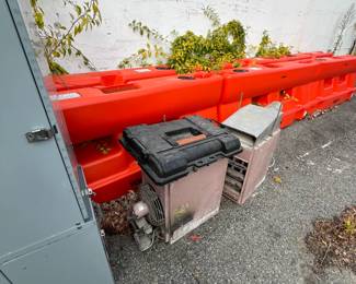 Heating units, plastic traffic barriers