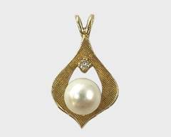 Fine 14K Yellow Gold 6.25mm Pearl and Diamond Pendant
