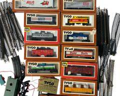 Vintage Tyco HO Scale Model Train Set Including Chattanooga 5628 Locomotive, Assortment of Cars, 120V Model 899V Transformer, Track and More!
