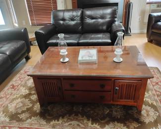 very nice coffee table and rug