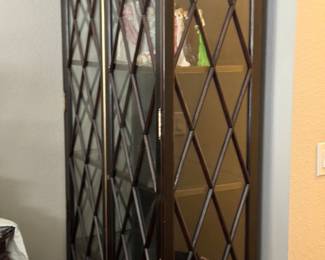 Absolutely gorgeous display cabinet 