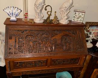 Stunning oriental secretary 