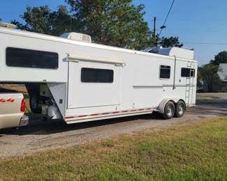 2009 Shadow Horse Trailer with living quarters
