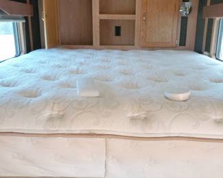 2009 Shadow Horse Trailer with living quarters