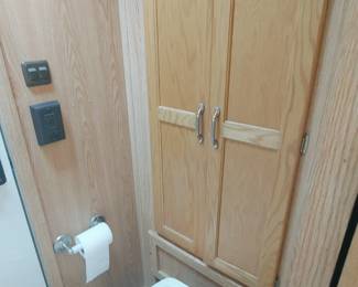 2009 Shadow Horse Trailer with living quarters