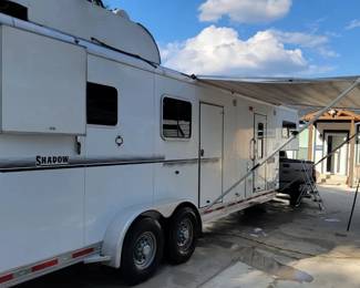 2009 Shadow Horse Trailer with living quarters