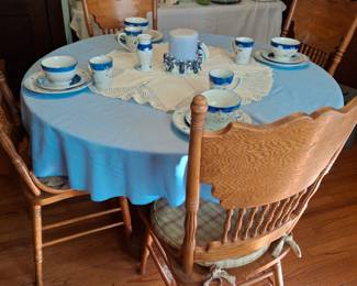 Round Oak Table w/4 Chairs