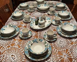 Poppy Trail Dishes (8 places settings)