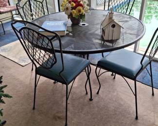 Vintage Iron Patio Table w/4 Chairs
