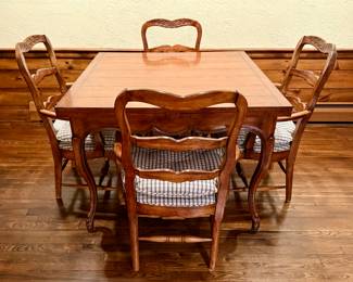 Extendable Table with 4 Armchairs