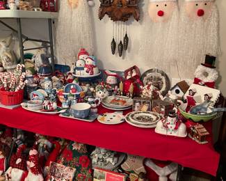 Lots more Christmas decor
