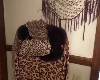Vintage leopard print sweater w/fur collar