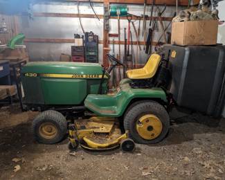 John Deere Lawn Tractor