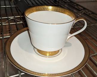 Serving Set of Mikasa Pembroke 106 Bone China 