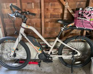 Ladies E-Bike , by Izip