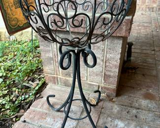 Metal plant stand