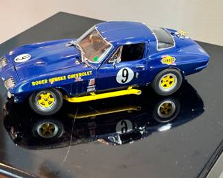 Danbury Mint 1966 Roger Penske Racer Corvette Coupe Blue